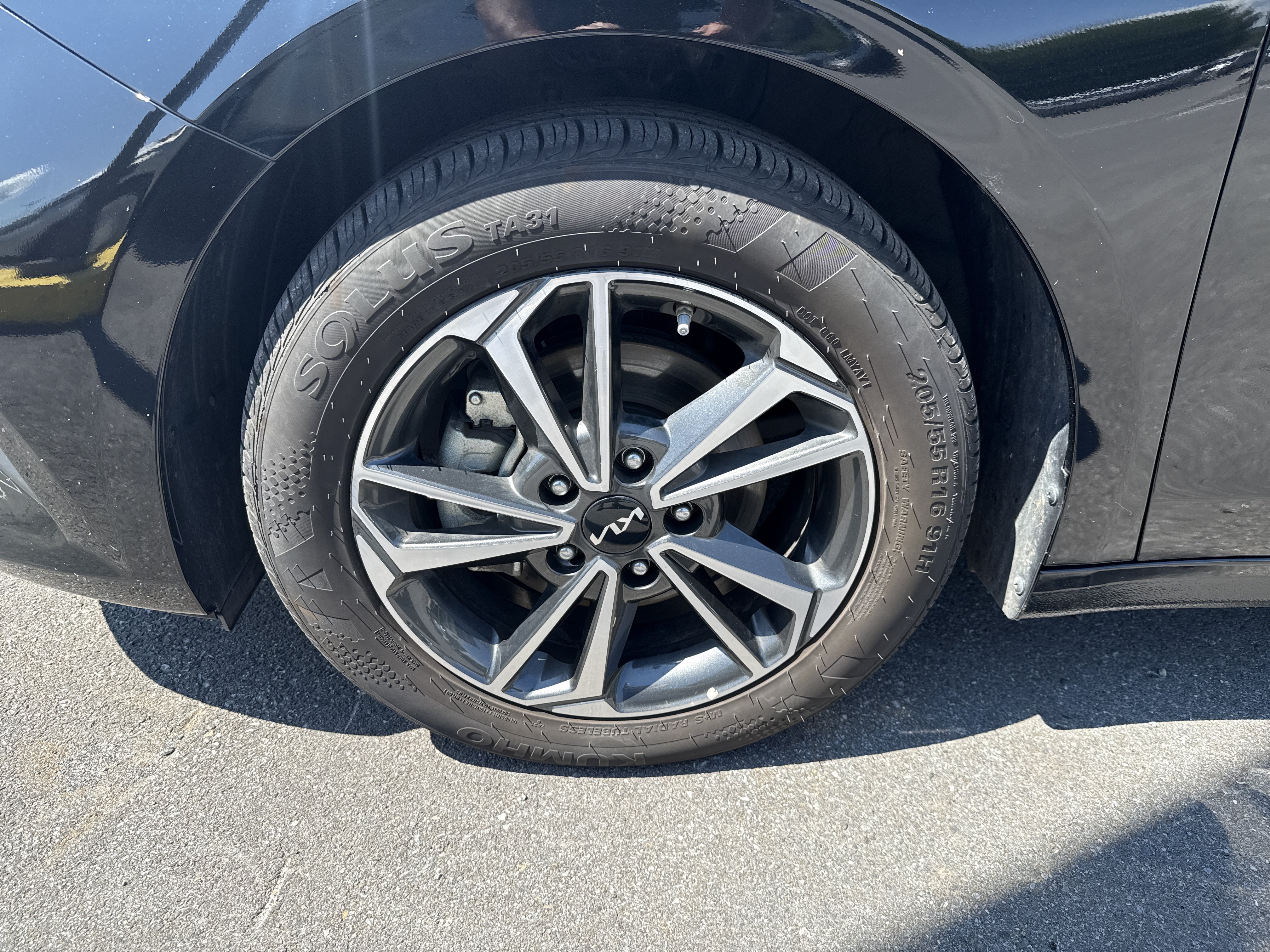 Certified 2024 Kia Forte LXS w/ LXS Technology Package FWD image 11