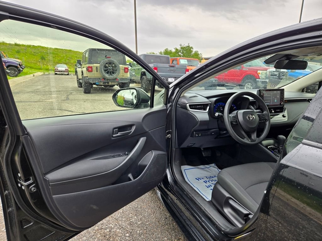 Used 2022 Toyota Corolla LE FWD image 12