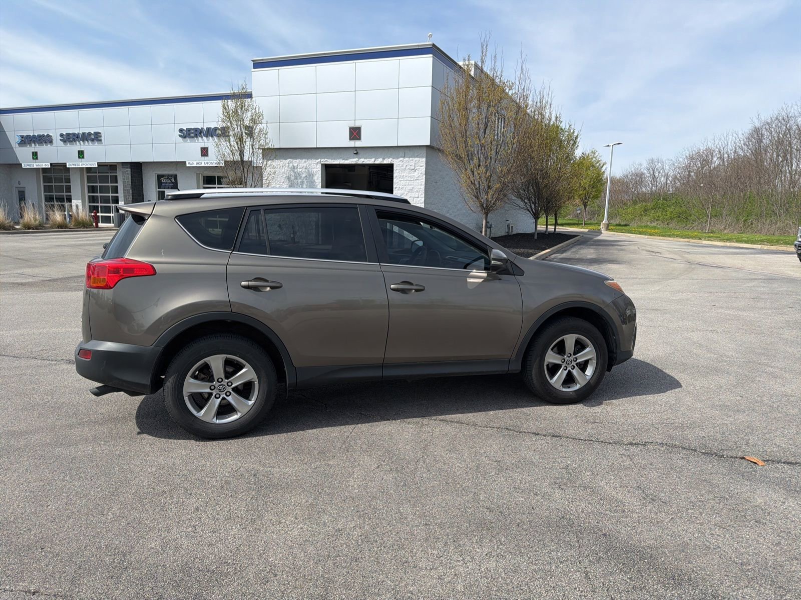 Used 2015 Toyota RAV4 XLE AWD/4WD image 17