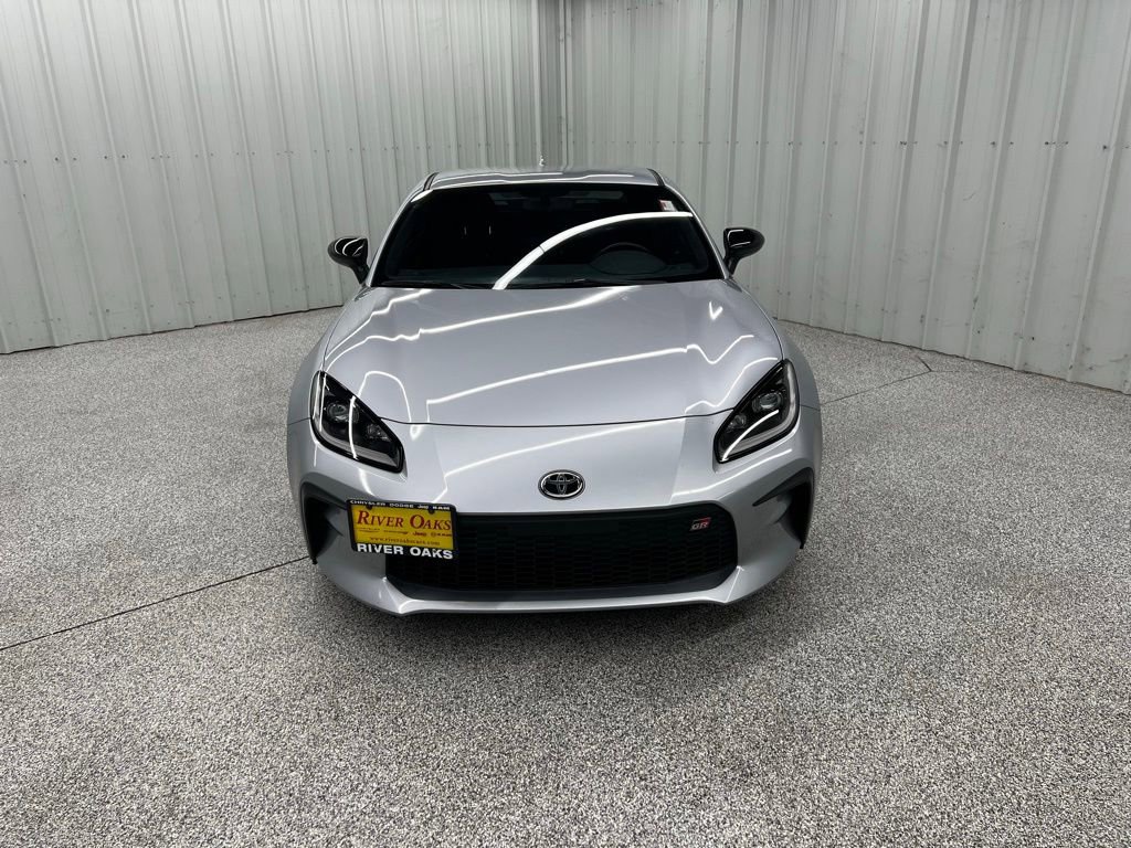 Used 2023 Toyota GR86 RWD image 2