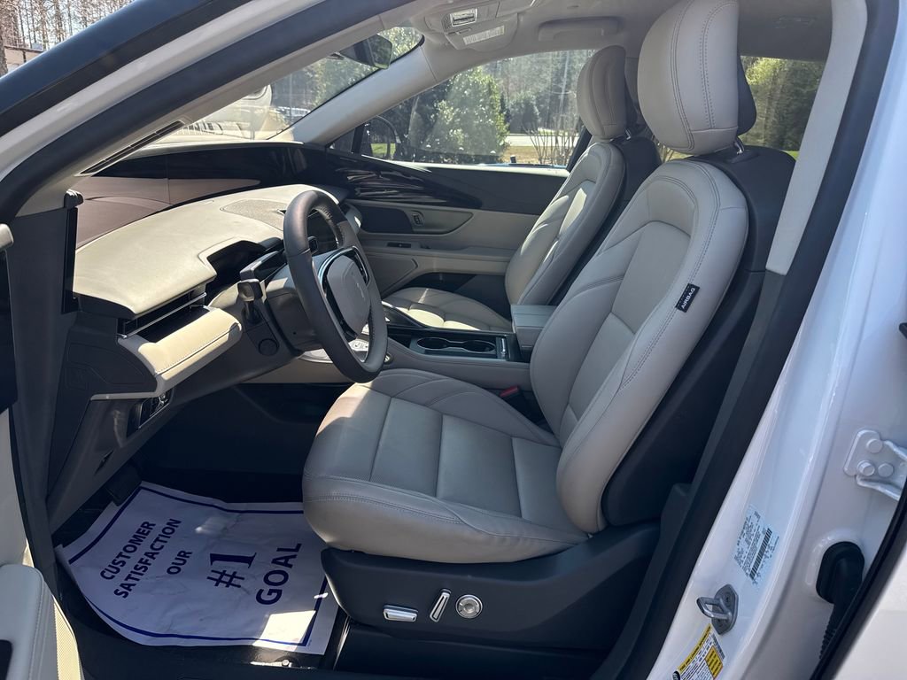 Used 2025 Lincoln Nautilus Premier w/ Jet Appearance Package image 24