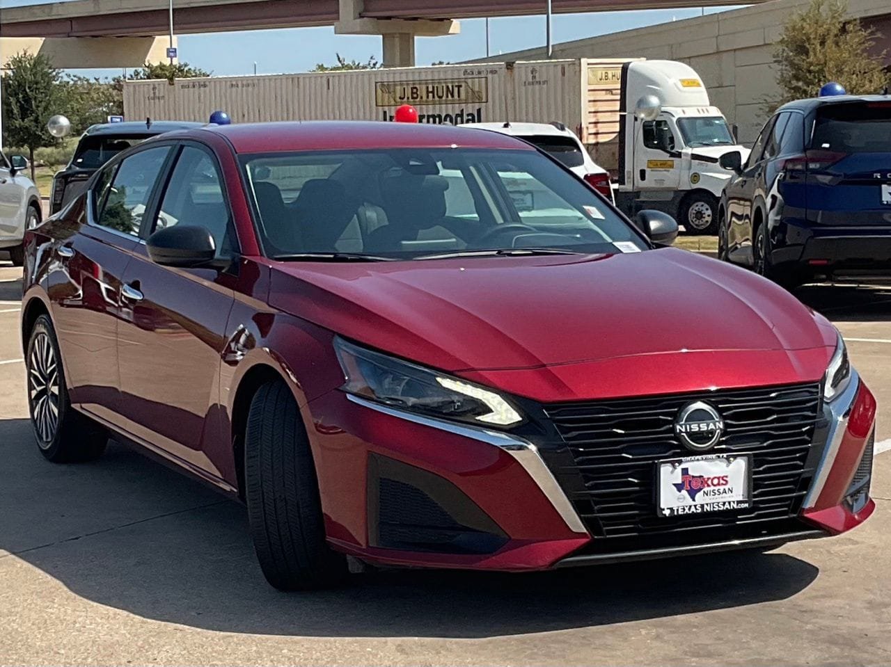 Used 2025 Nissan Altima 2.5 SV FWD image 3