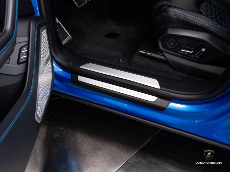 Used 2020 Lamborghini Urus image 21