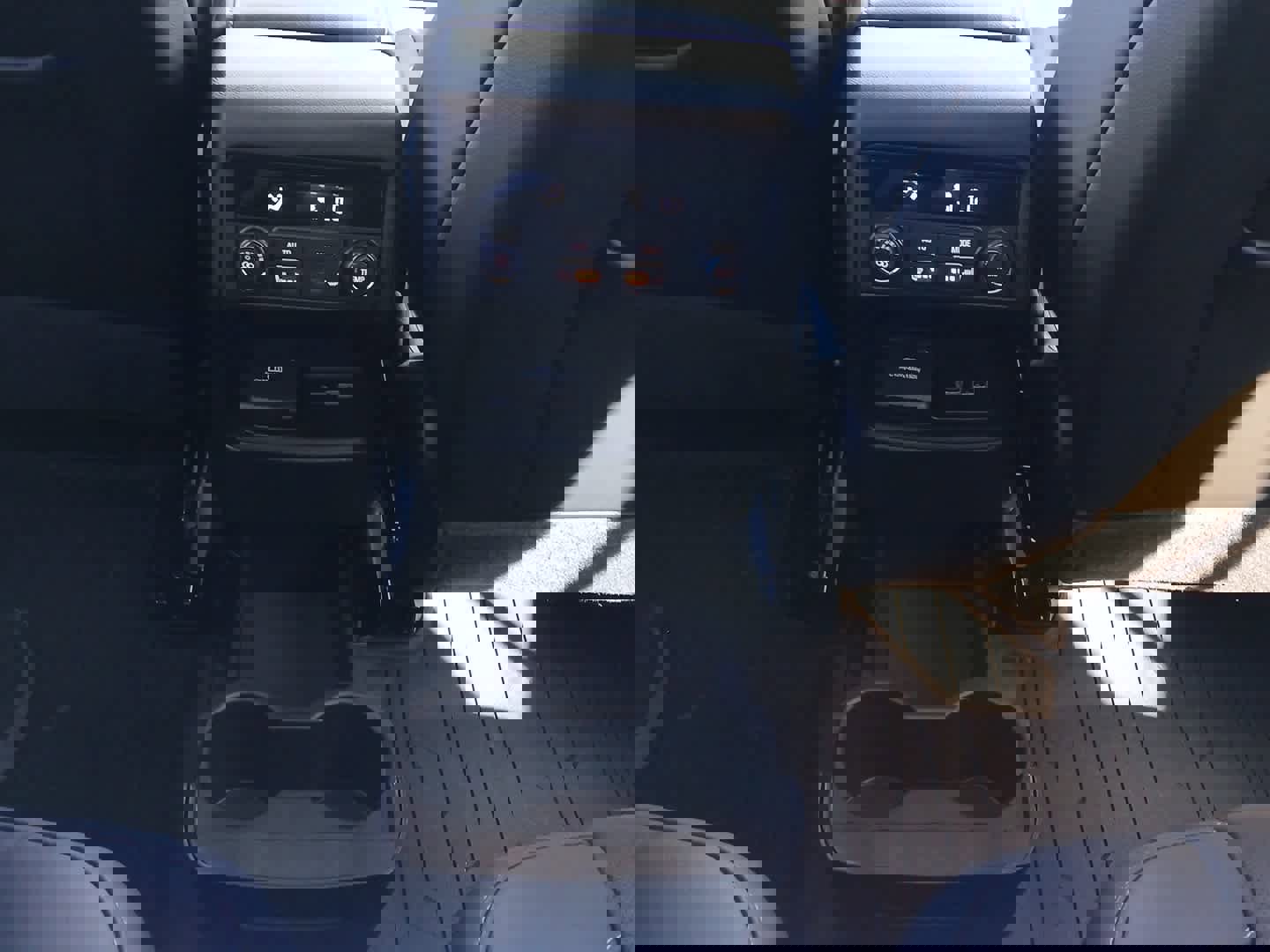 Used 2023 GMC Acadia SLT w/ Preferred Package image 42