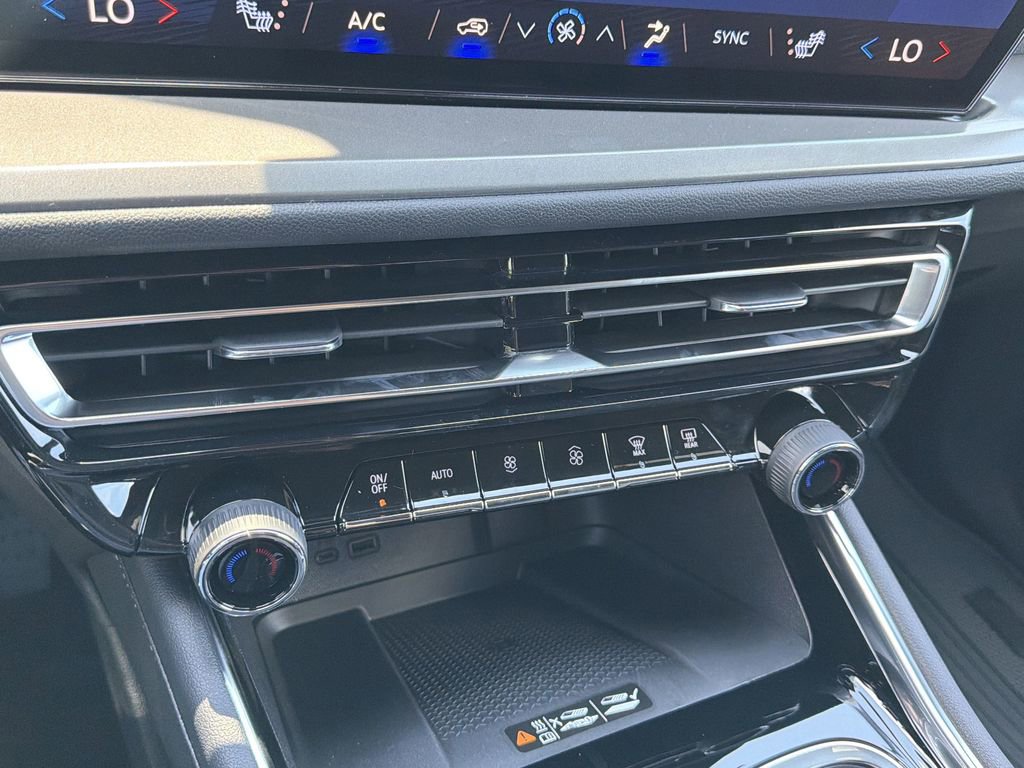 New 2026 Chevrolet Traverse LT w/ Sun and Wheel Package FWD image 6
