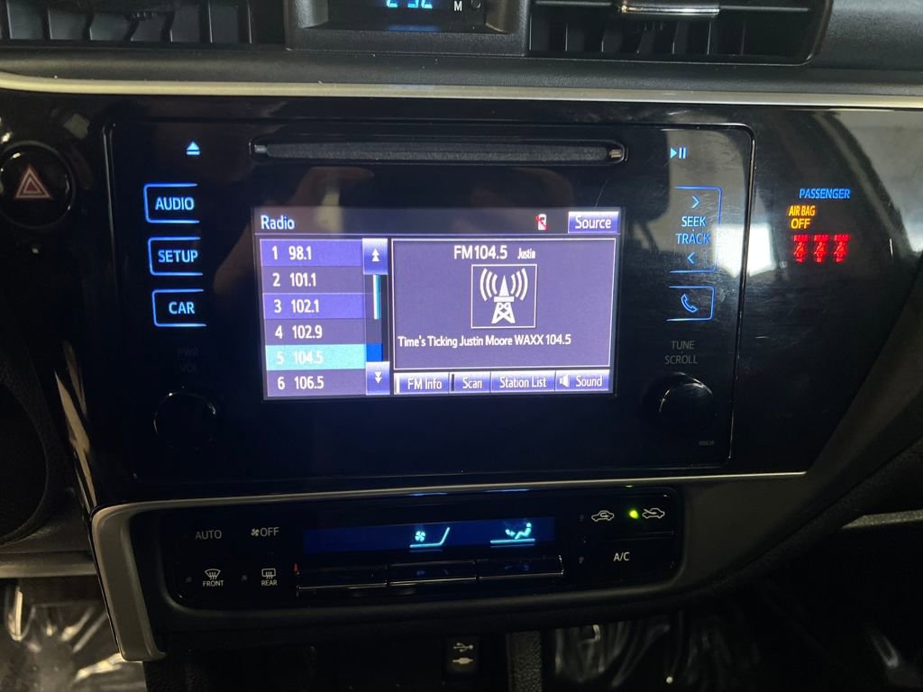 Used 2019 Toyota Corolla LE image 22