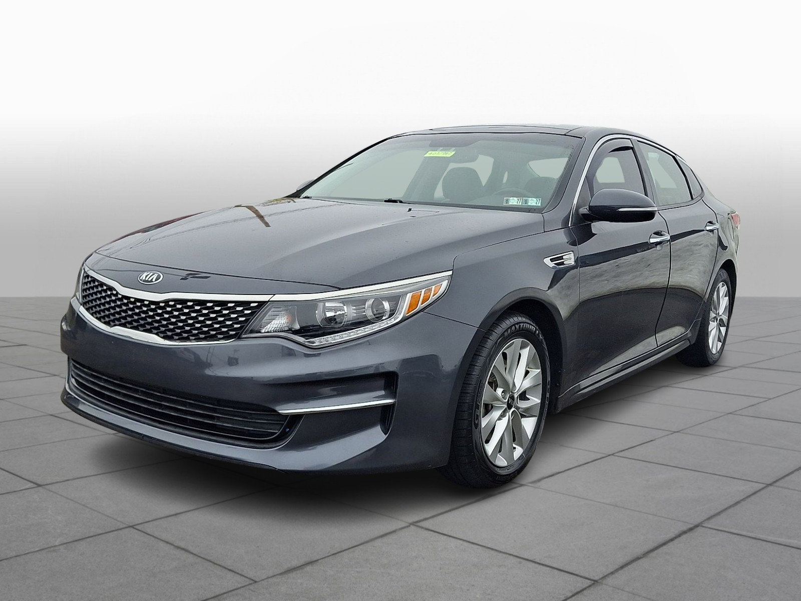 Used 2018 Kia Optima EX w/ Premium Package image 4