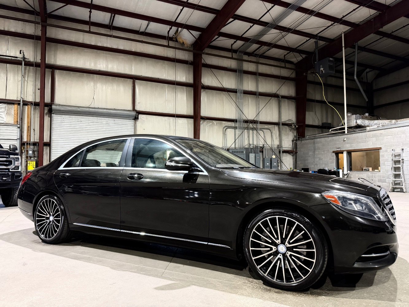 Used 2015 Mercedes-Benz S 550 Sedan image 3