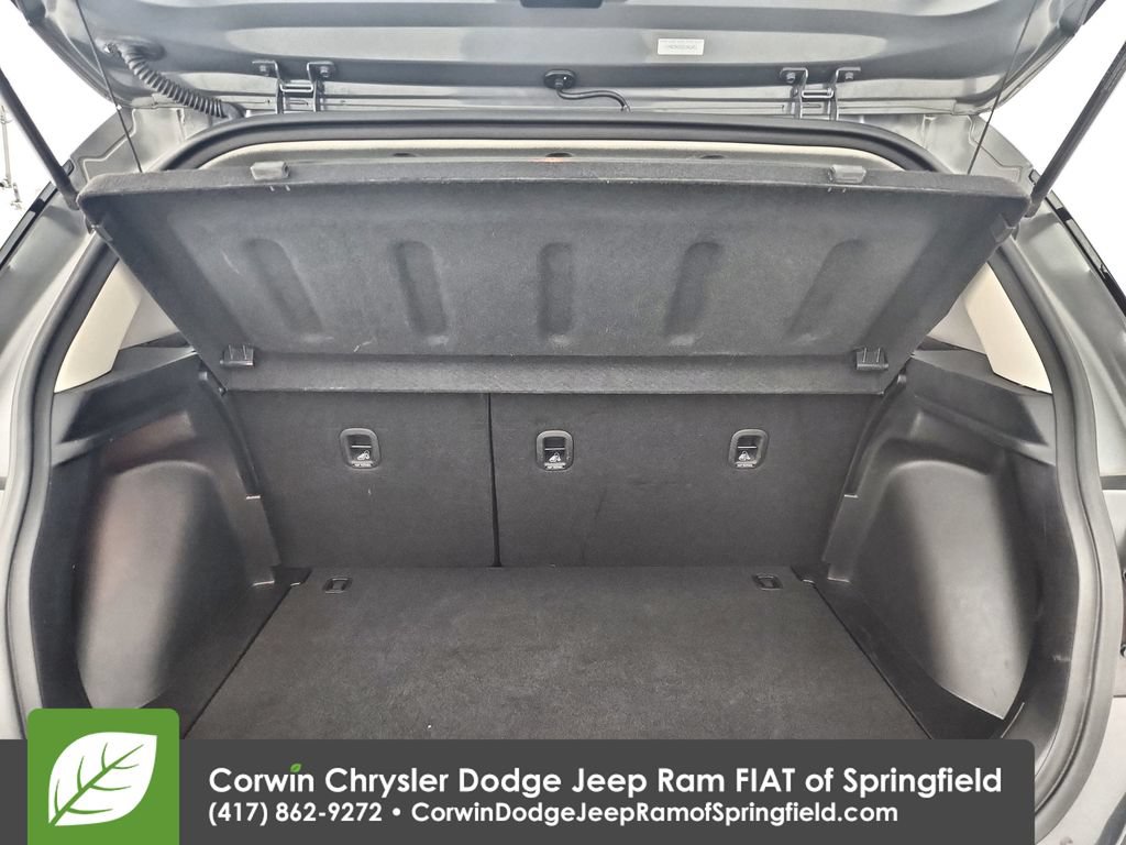 Used 2025 Hyundai Venue SEL FWD image 32