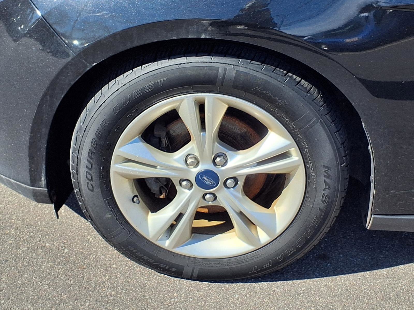 Used 2014 Ford Focus SE w/ SE Winter Package image 24