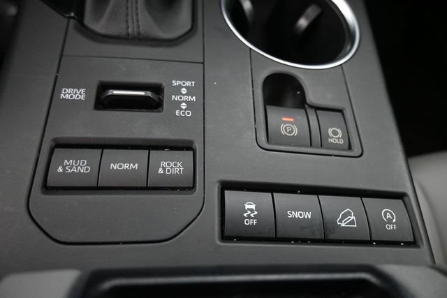 Used 2022 Toyota Highlander XLE AWD/4WD image 17