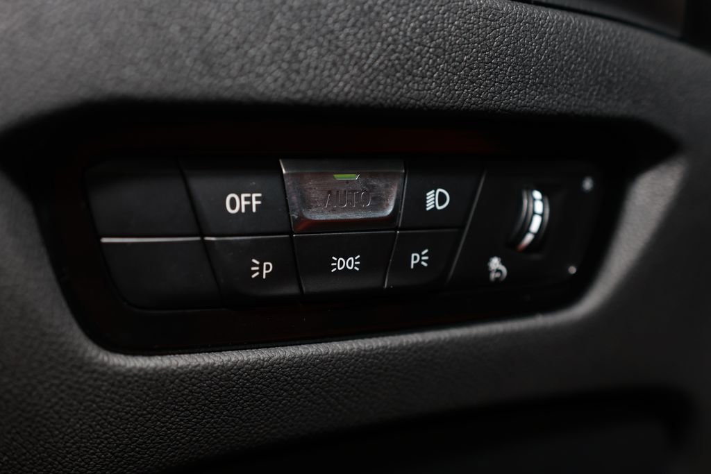 Used 2025 BMW M4 Coupe w/ Executive Package image 16