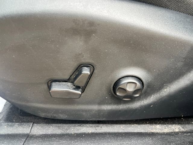 Used 2019 Jeep Cherokee Limited image 16