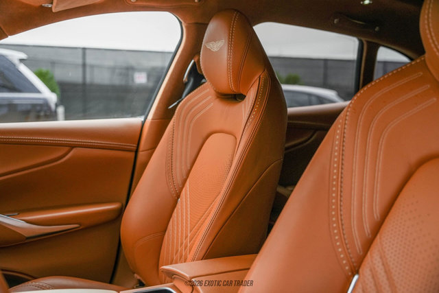 Used 2021 Aston Martin DBX image 29
