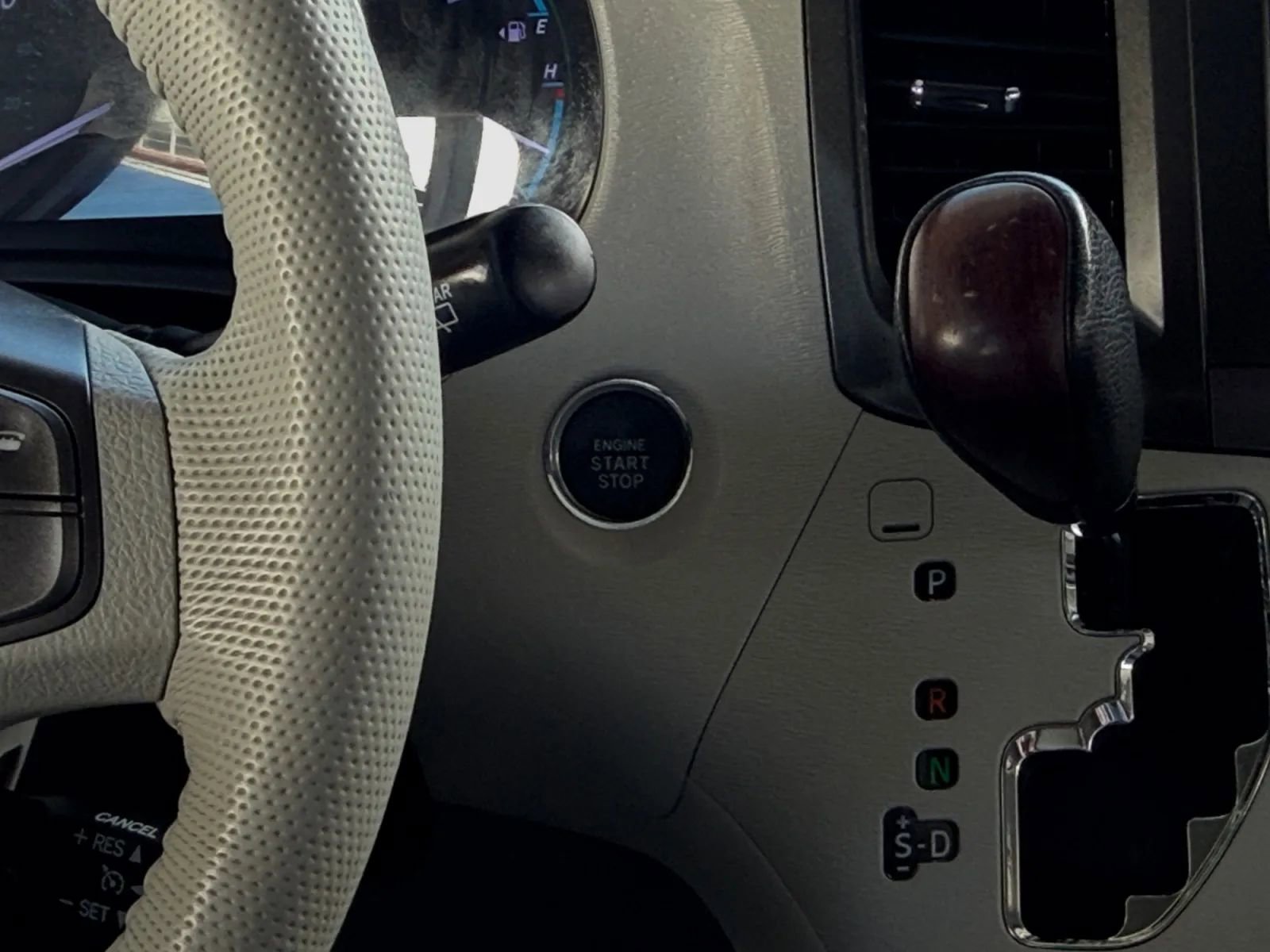 Used 2013 Toyota Sienna XLE image 24