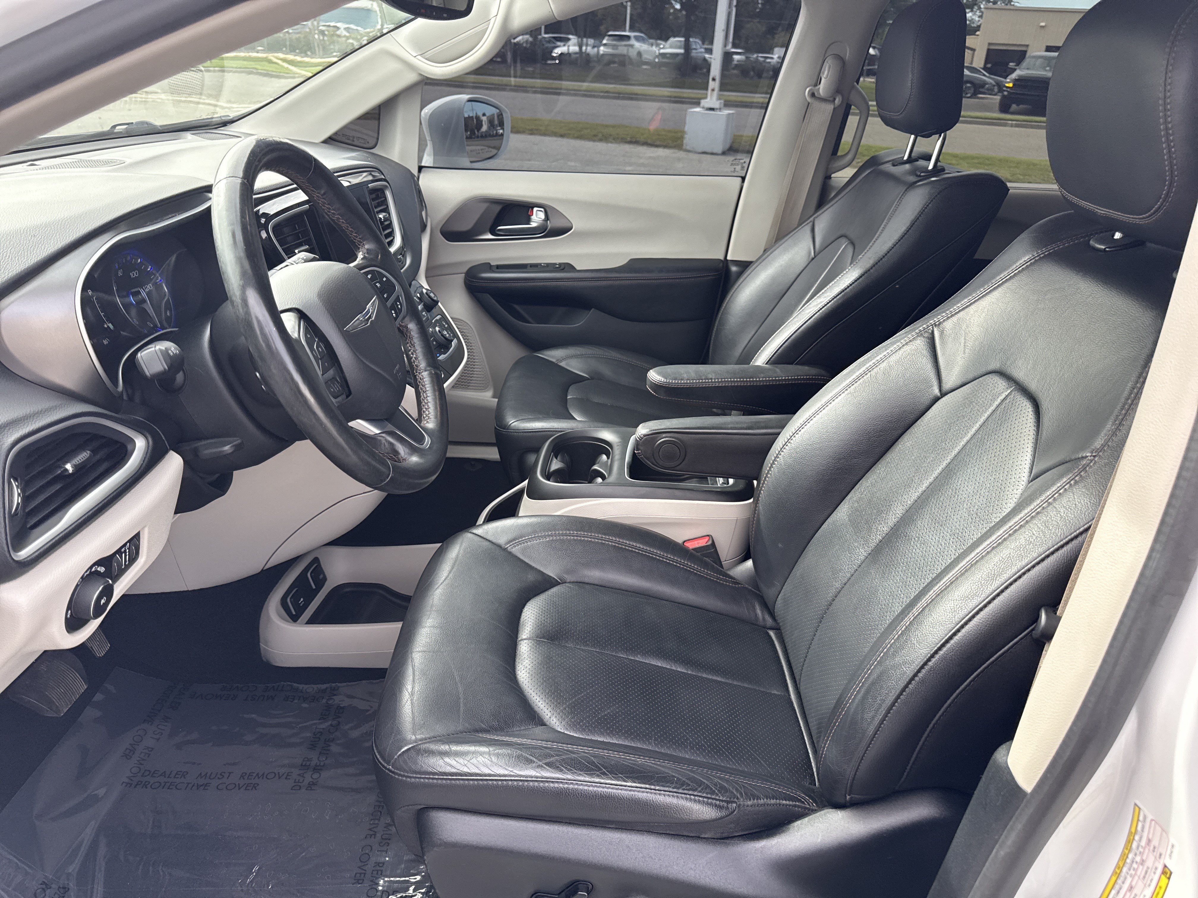 Used 2020 Chrysler Pacifica Touring-L Plus w/ Tire & Wheel Group FWD image 15