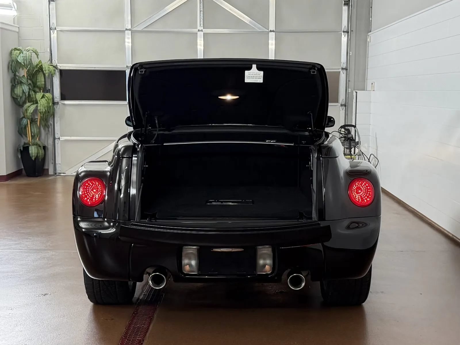 Used 2006 Chevrolet SSR w/ Preferred Equipment Group RWD image 5