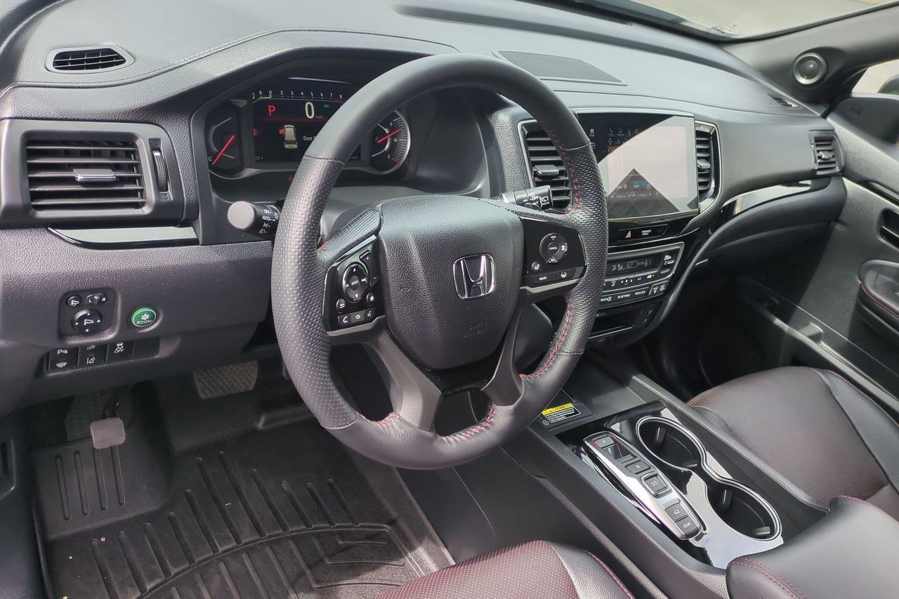 Certified 2025 Honda Passport Black Edition image 10