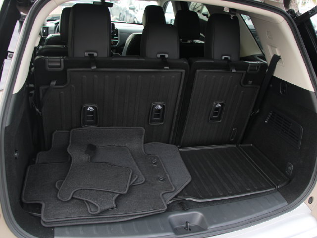 Certified 2025 Nissan Pathfinder Platinum AWD/4WD image 11