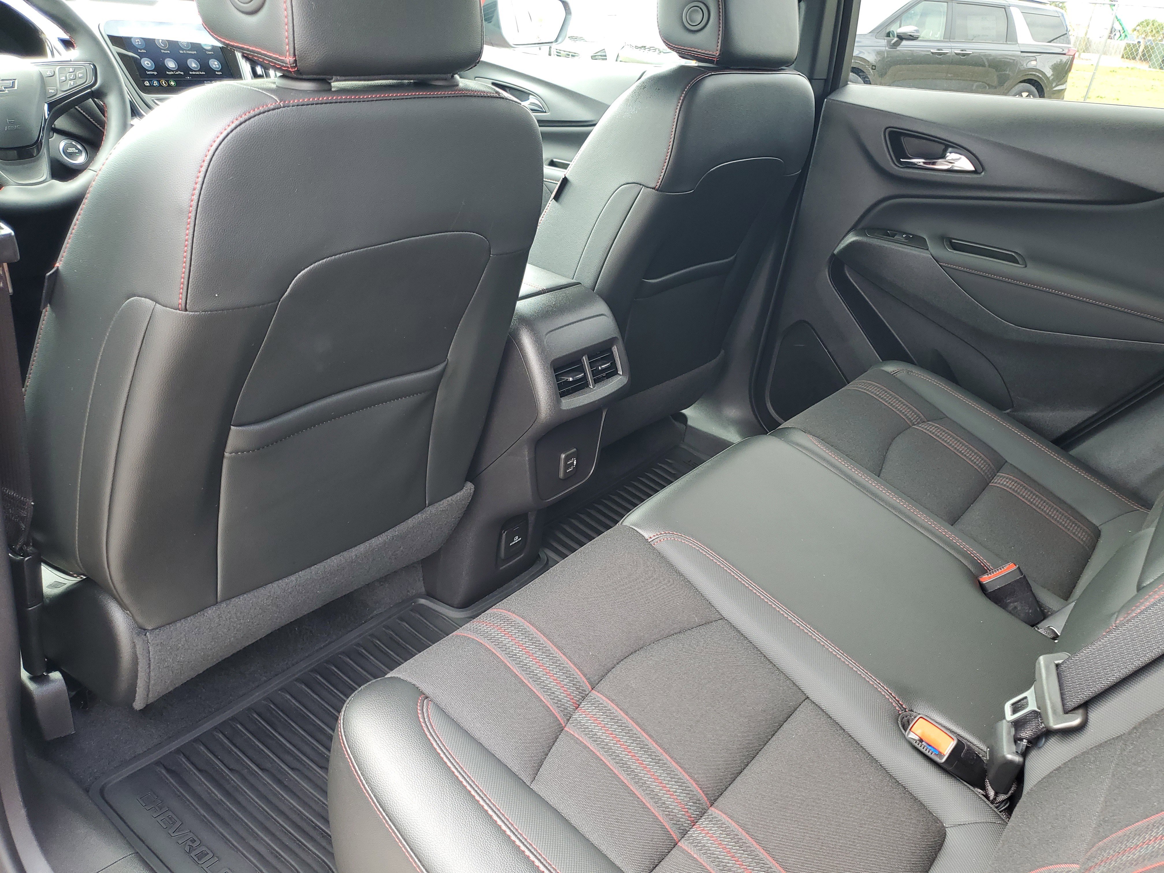 Used 2024 Chevrolet Equinox RS FWD image 29