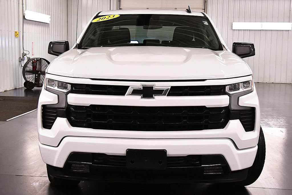 Used 2023 Chevrolet Silverado 1500 RST w/ Z71 Off-Road Package AWD/4WD image 2