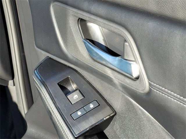 Used 2025 Nissan Rogue SV w/ SV Premium Package image 11