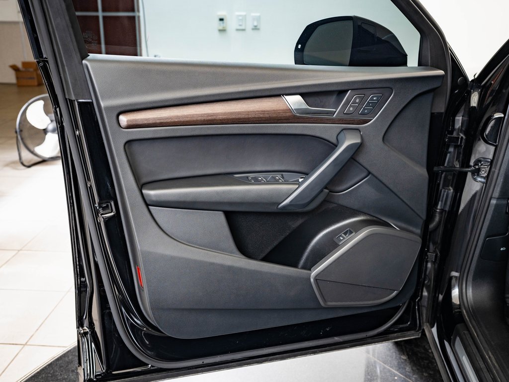 Certified 2025 Audi Q5 2.0T Premium w/ Convenience Plus Package image 23