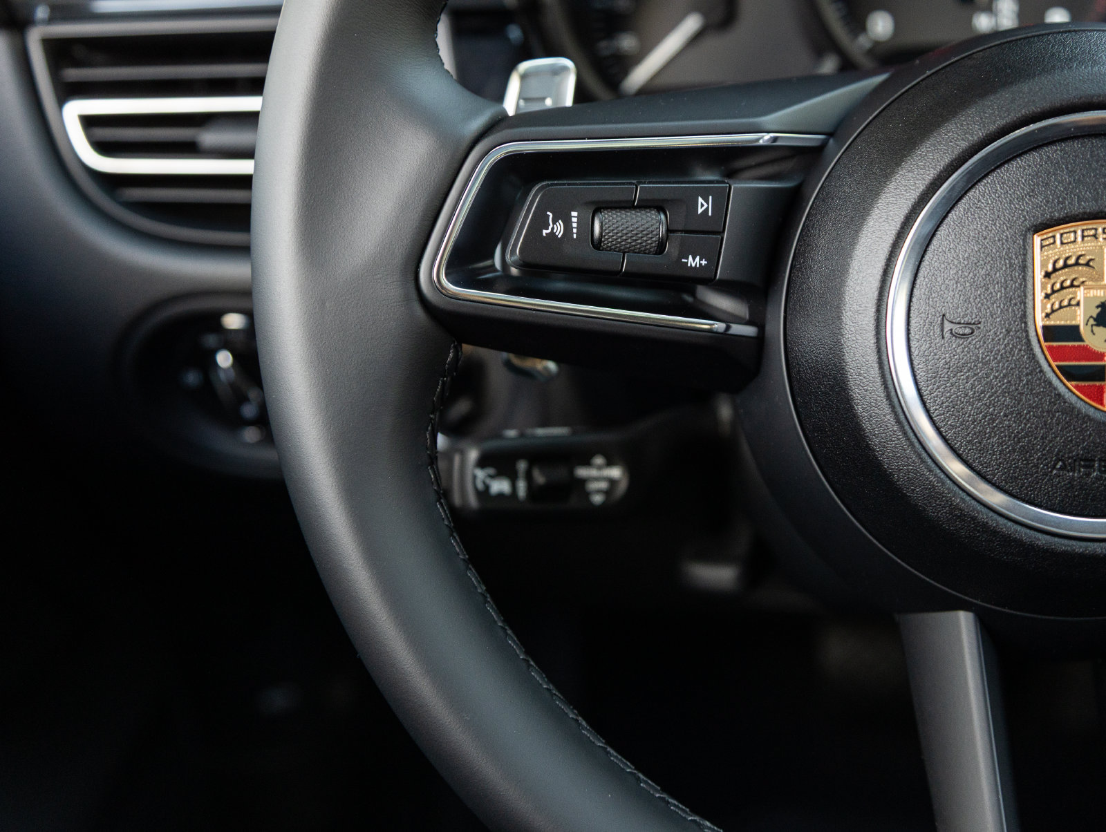 New 2026 Porsche Macan AWD/4WD image 15