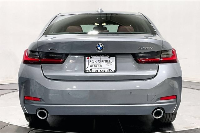Used 2023 BMW 330i xDrive Sedan w/ Premium Package AWD/4WD image 3