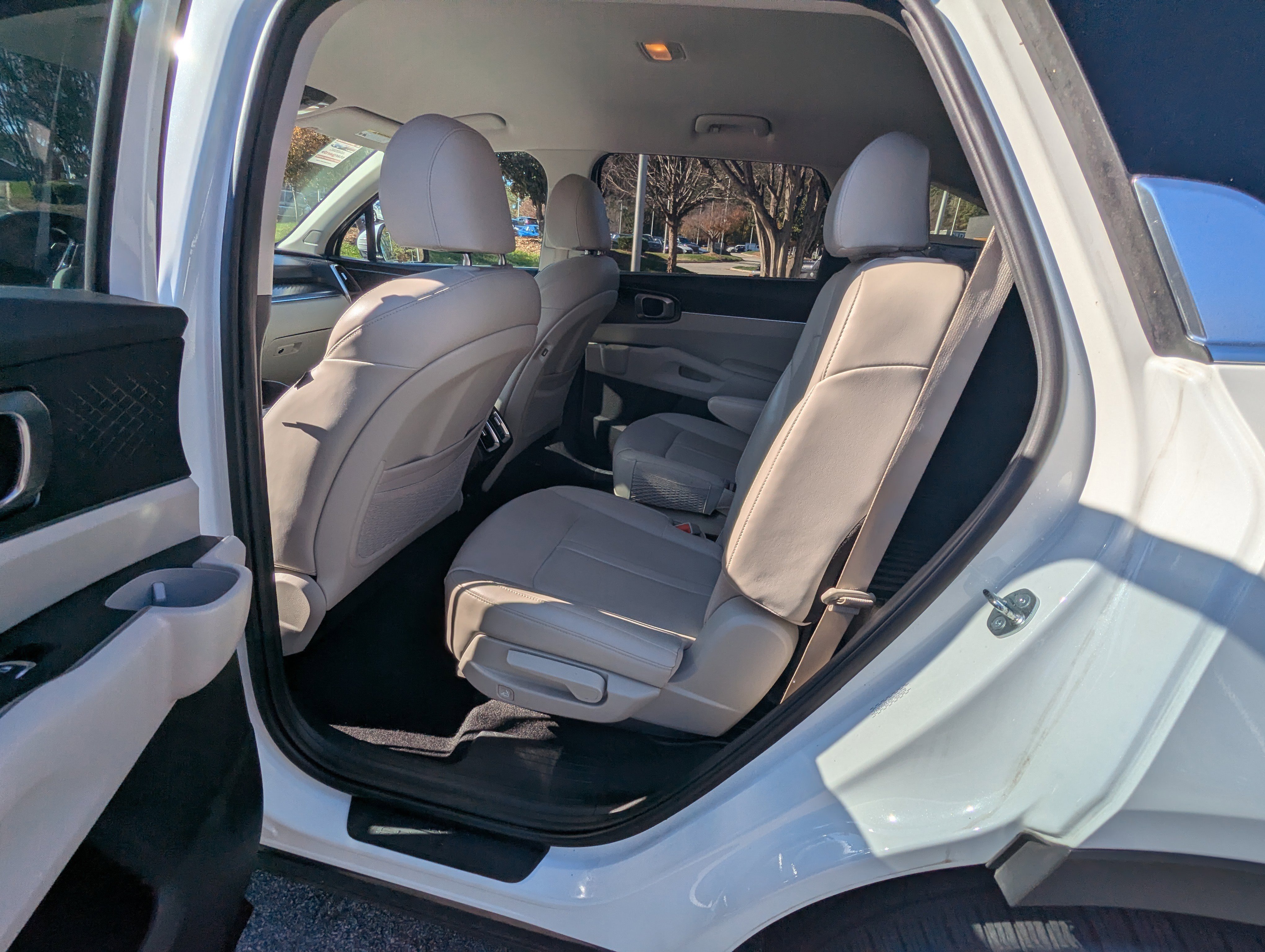 Used 2023 Kia Sorento EX image 11