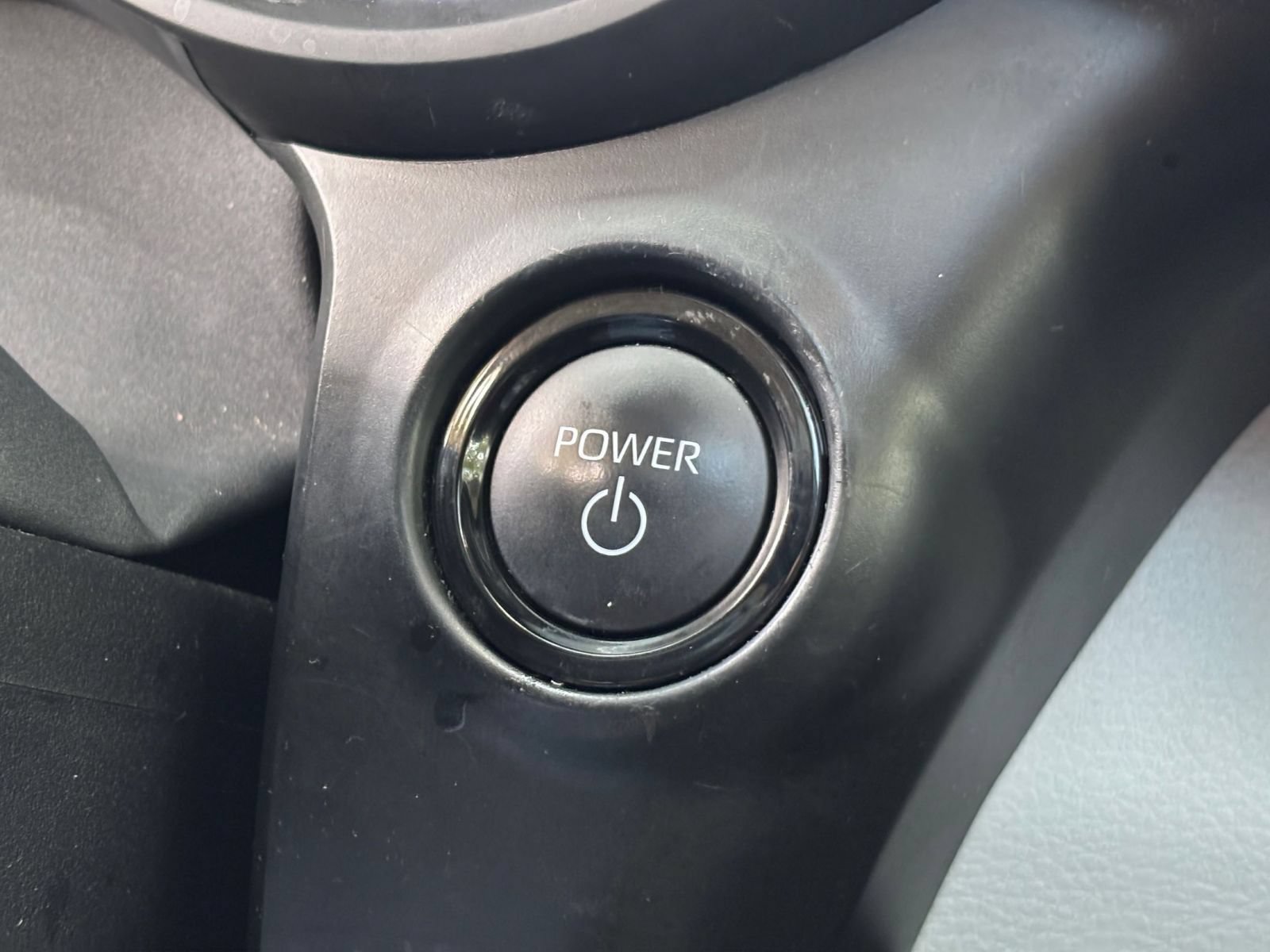 Used 2025 Toyota Sienna XLE FWD image 25
