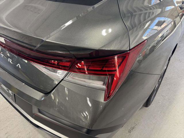 Certified 2025 Hyundai Elantra SEL w/ Cargo Package FWD image 9