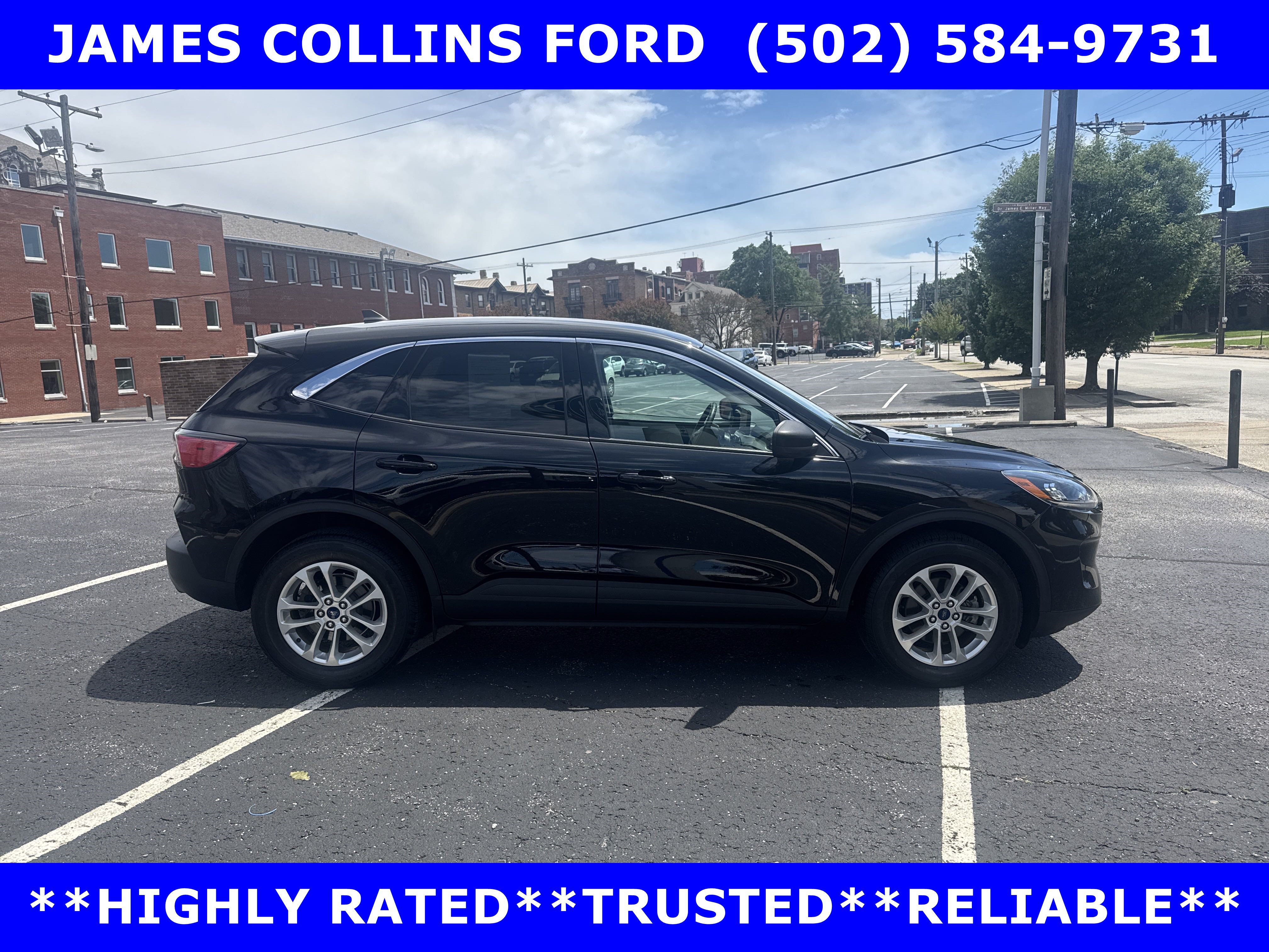Used 2022 Ford Escape SE w/ Cold Weather Package AWD/4WD image 2