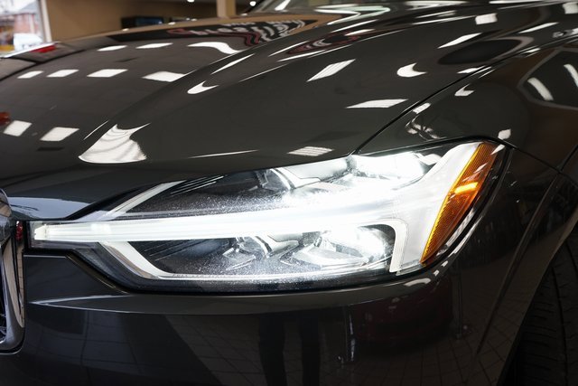 Used 2019 Volvo XC60 T5 Momentum w/ Multimedia Package image 24