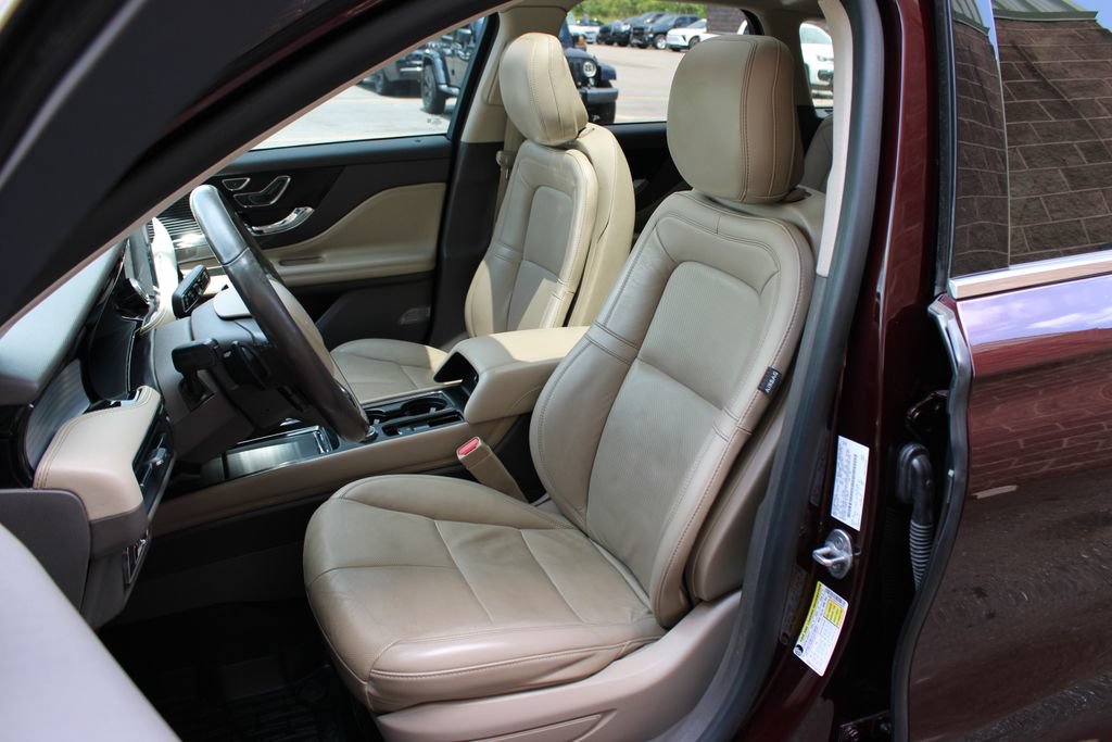 Used 2020 Lincoln Corsair AWD w/ Premium Package image 12