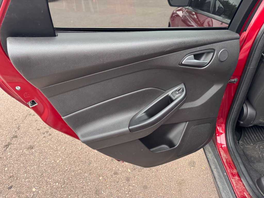 Used 2017 Ford Focus SEL w/ Cold Weather Package FWD image 12