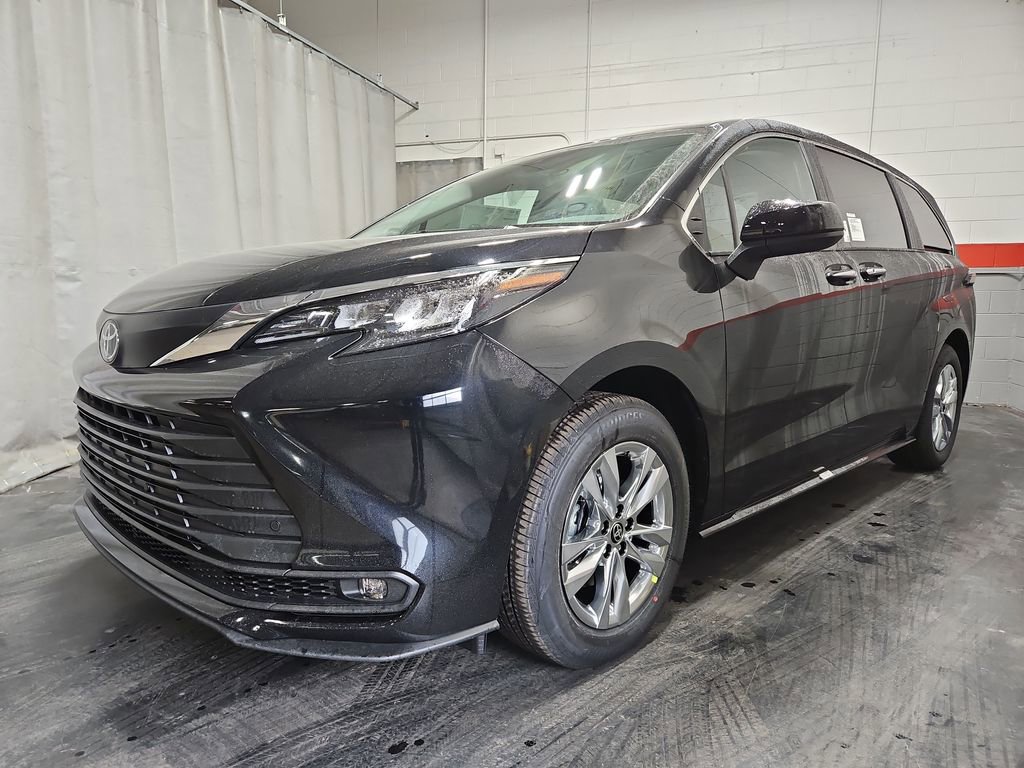 New 2026 Toyota Sienna XLE image 3