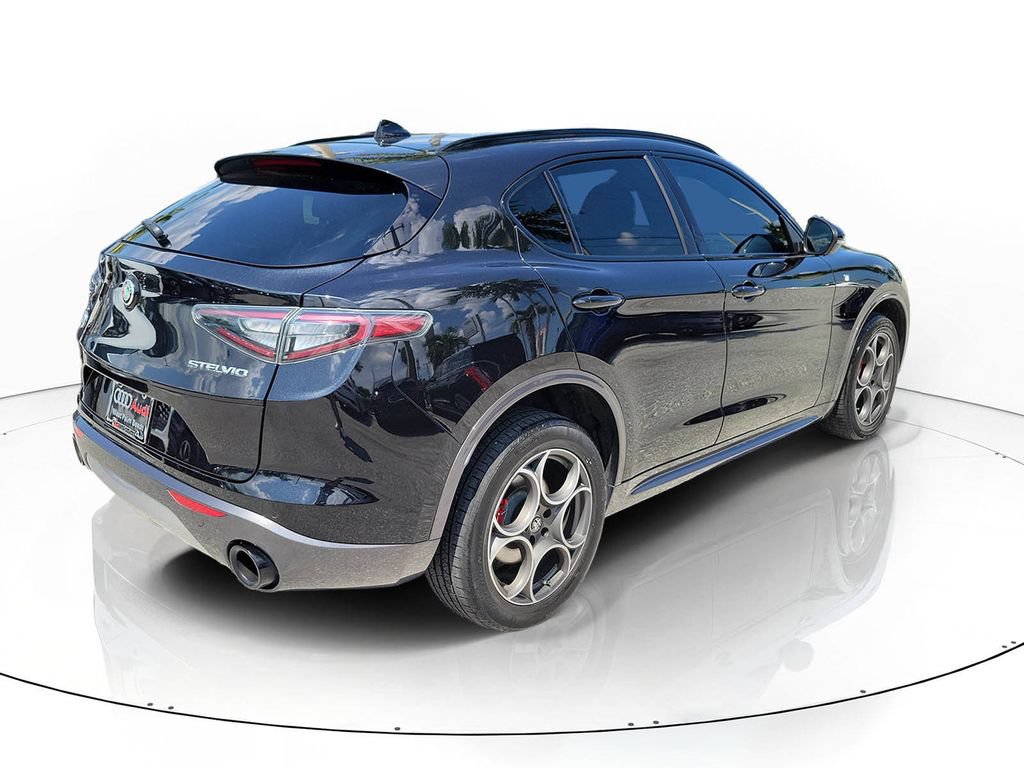 Used 2024 Alfa Romeo Stelvio Ti AWD/4WD image 4