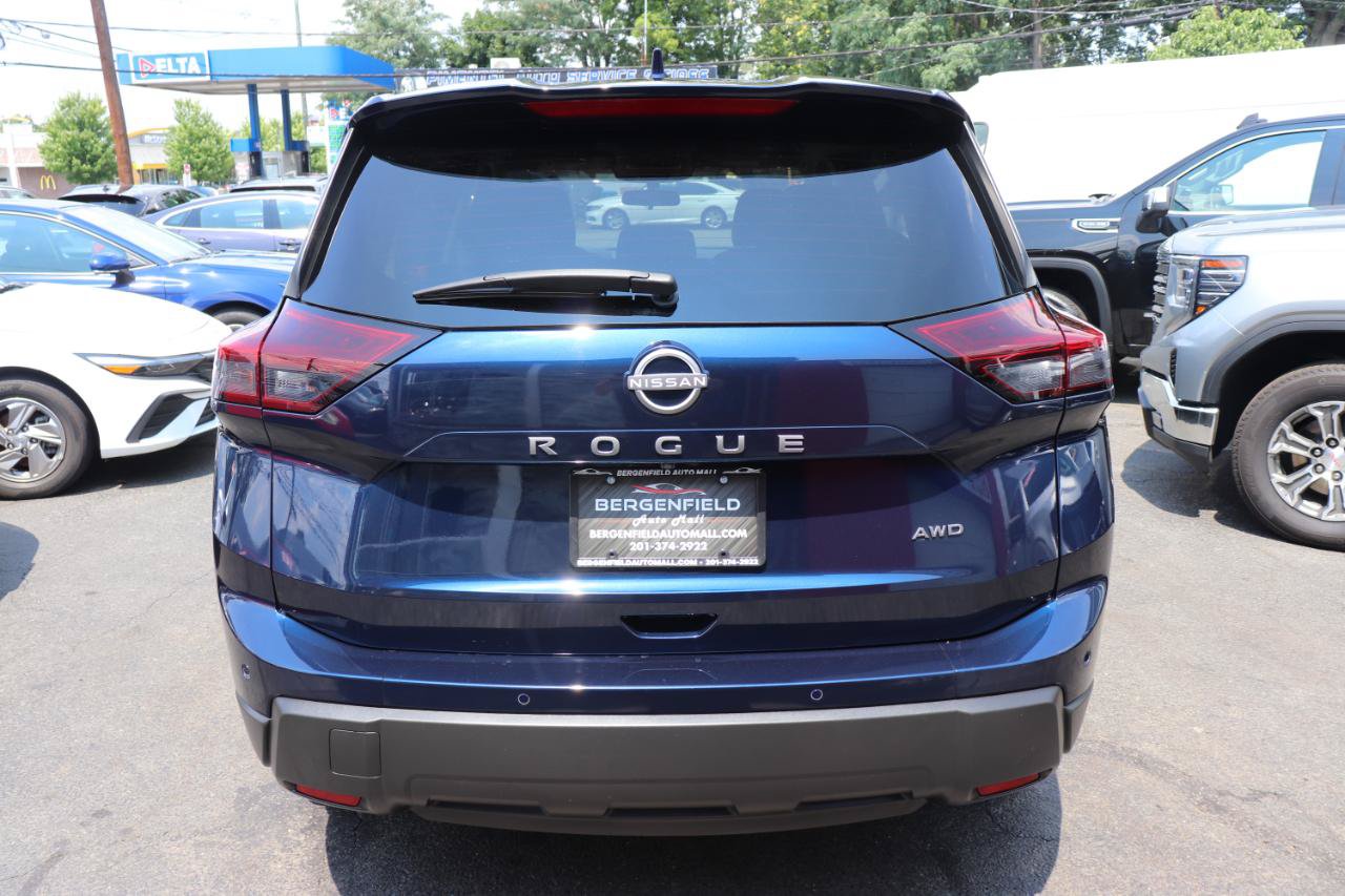 Used 2026 Nissan Rogue SV AWD/4WD image 4
