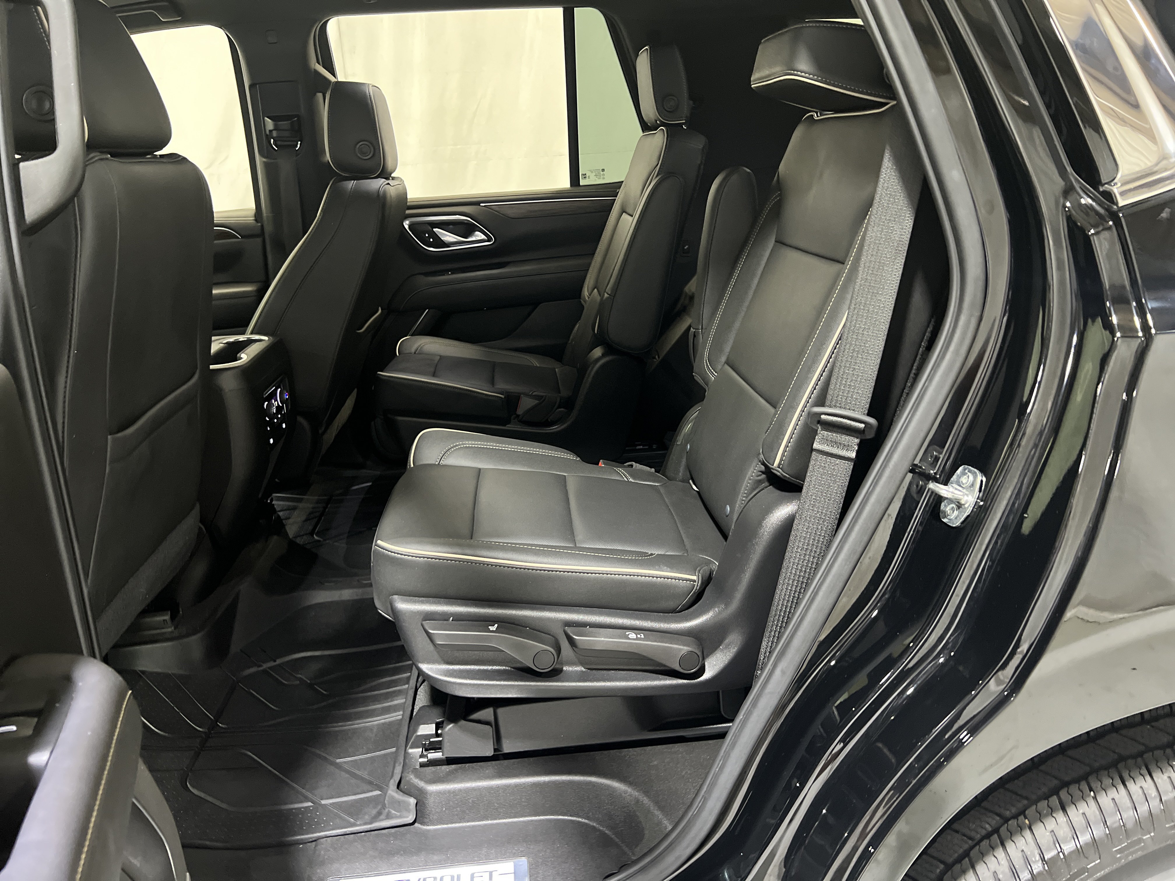 Used 2021 Chevrolet Tahoe Premier AWD/4WD image 17