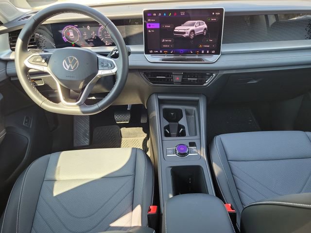 Certified 2025 Volkswagen Tiguan SE FWD image 16