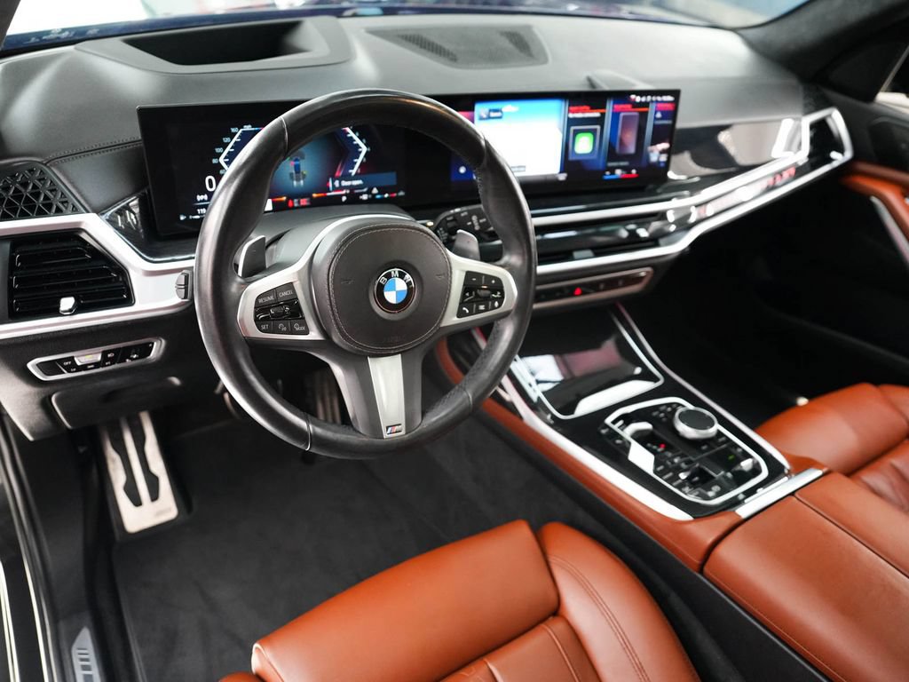 Used 2023 BMW X7 xDrive40i w/ M Sport Package AWD/4WD image 16