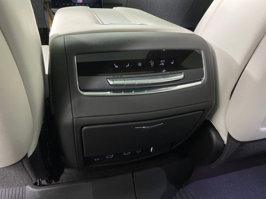 Used 2025 Cadillac Escalade ESV Sport Platinum w/ LPO, ONYX Package image 32