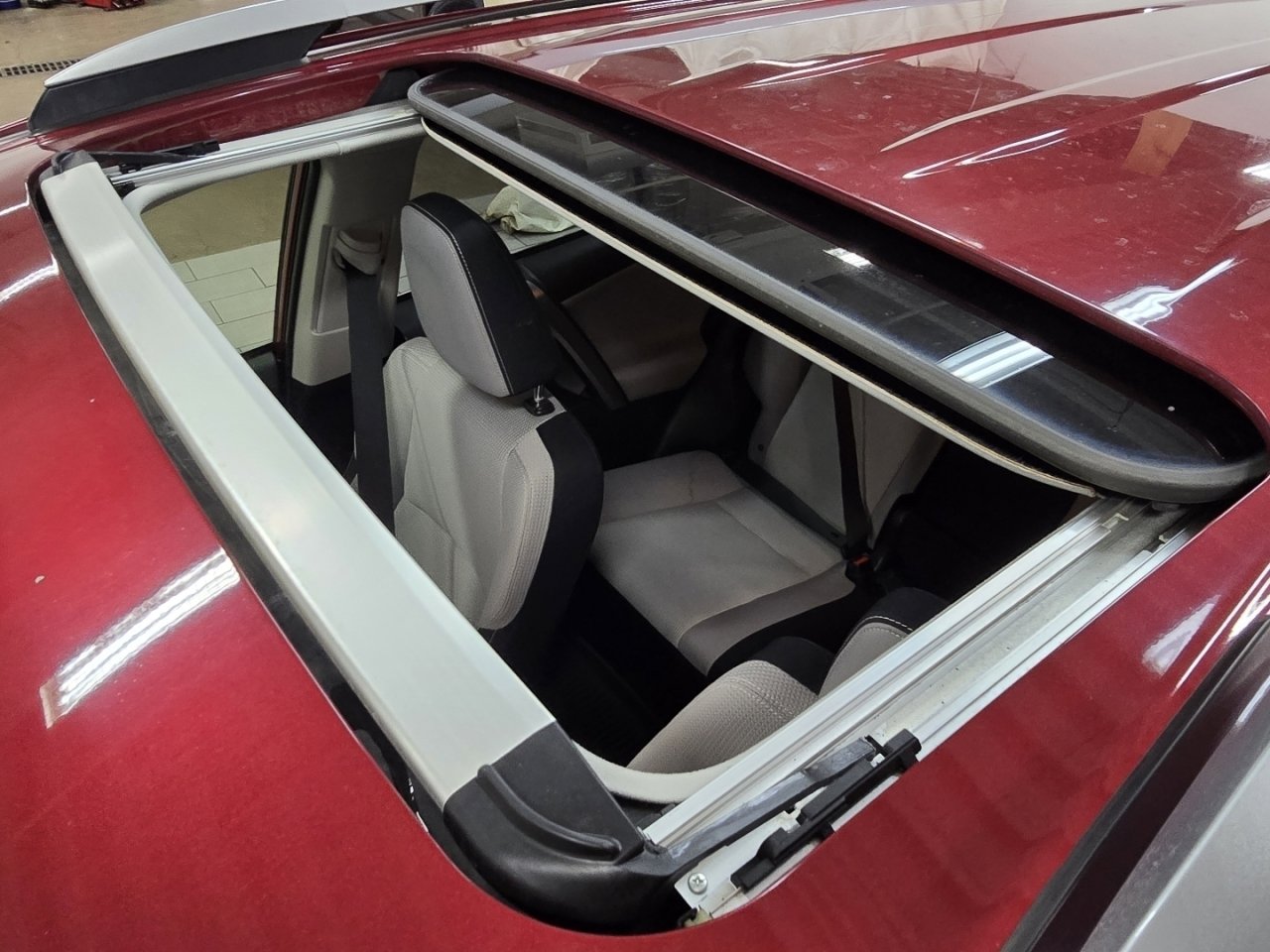 Used 2018 Toyota RAV4 XLE image 3