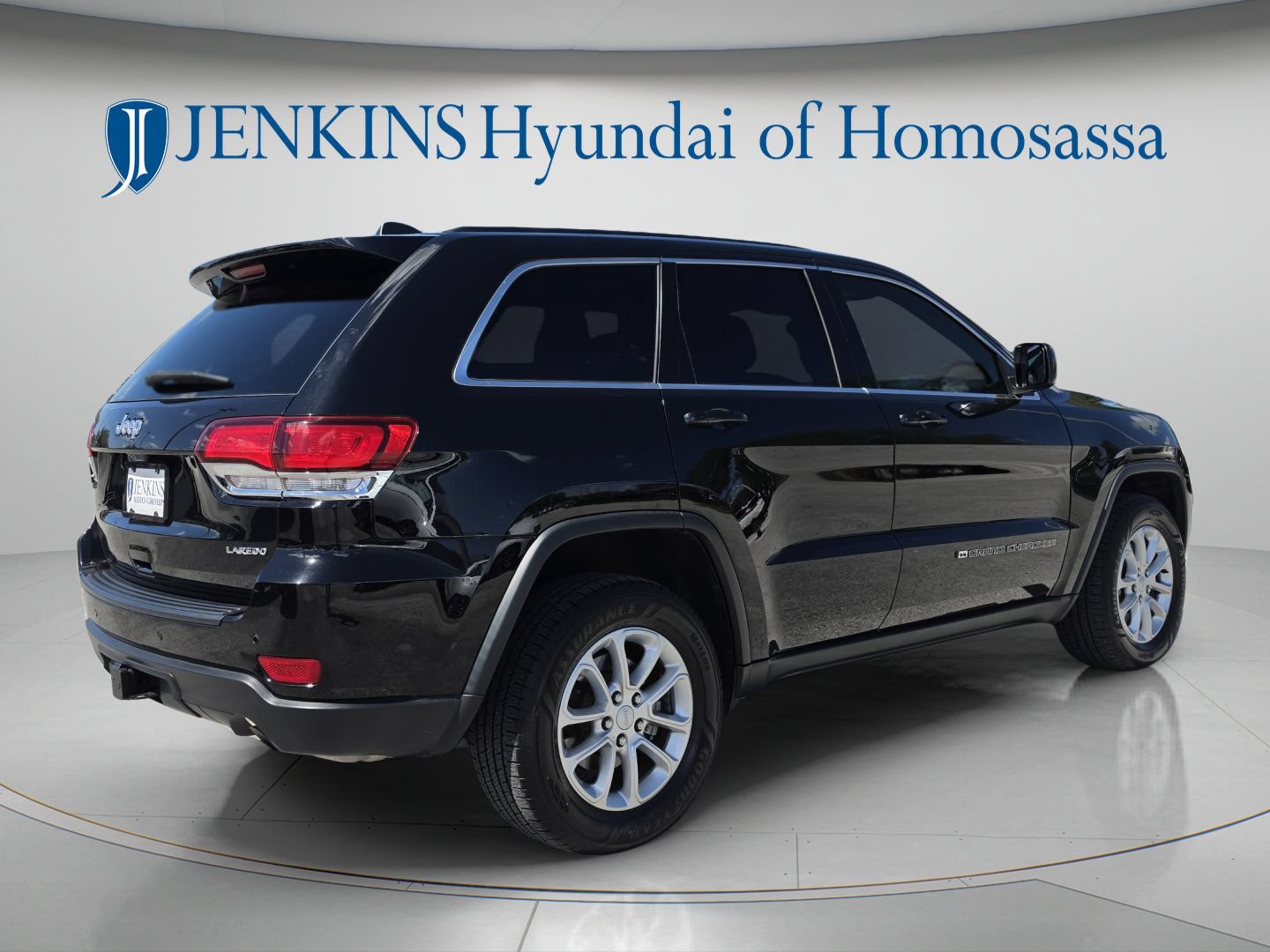 Used 2022 Jeep Grand Cherokee Laredo X RWD image 4