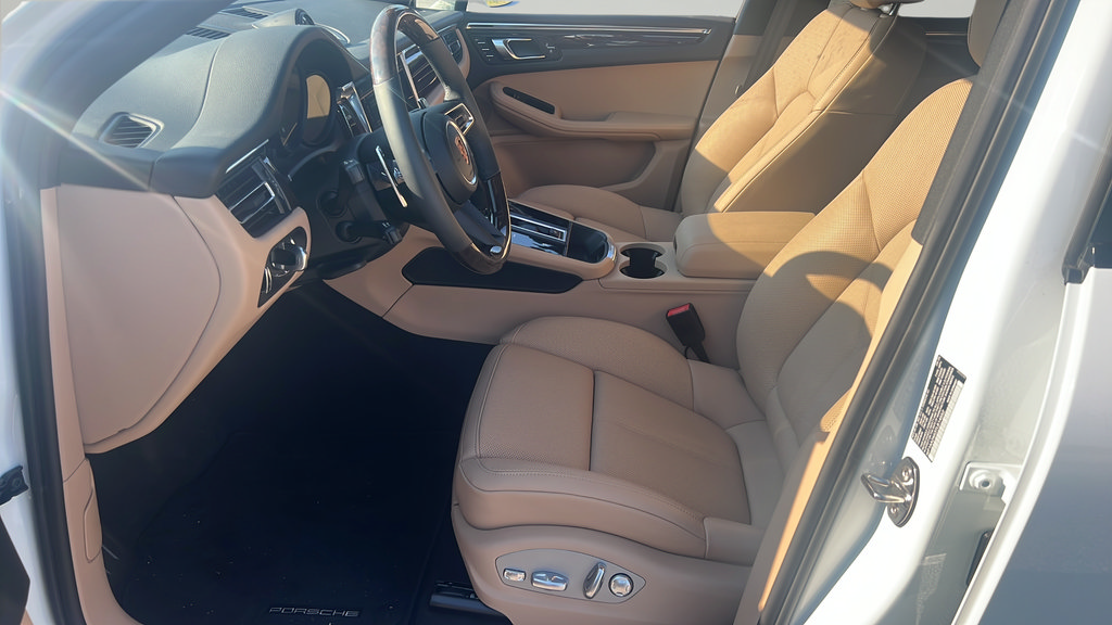 New 2026 Porsche Macan AWD/4WD image 5