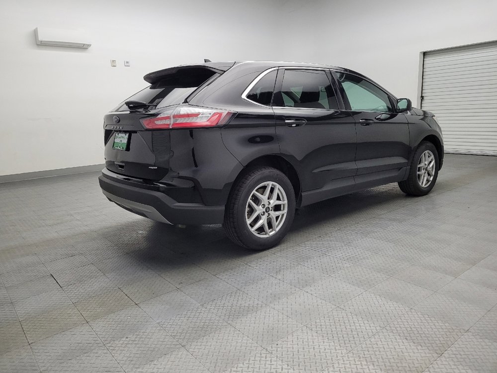 Used 2024 Ford Edge SEL image 9