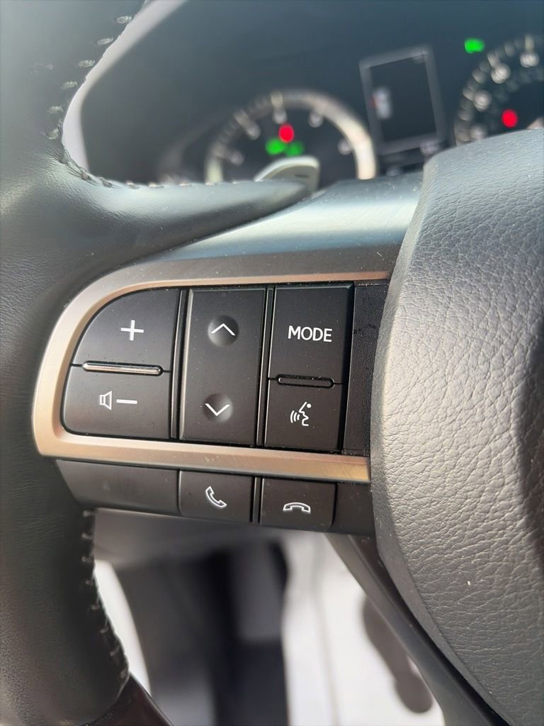 Used 2021 Lexus LX 570 4WD w/ Luxury Package image 17