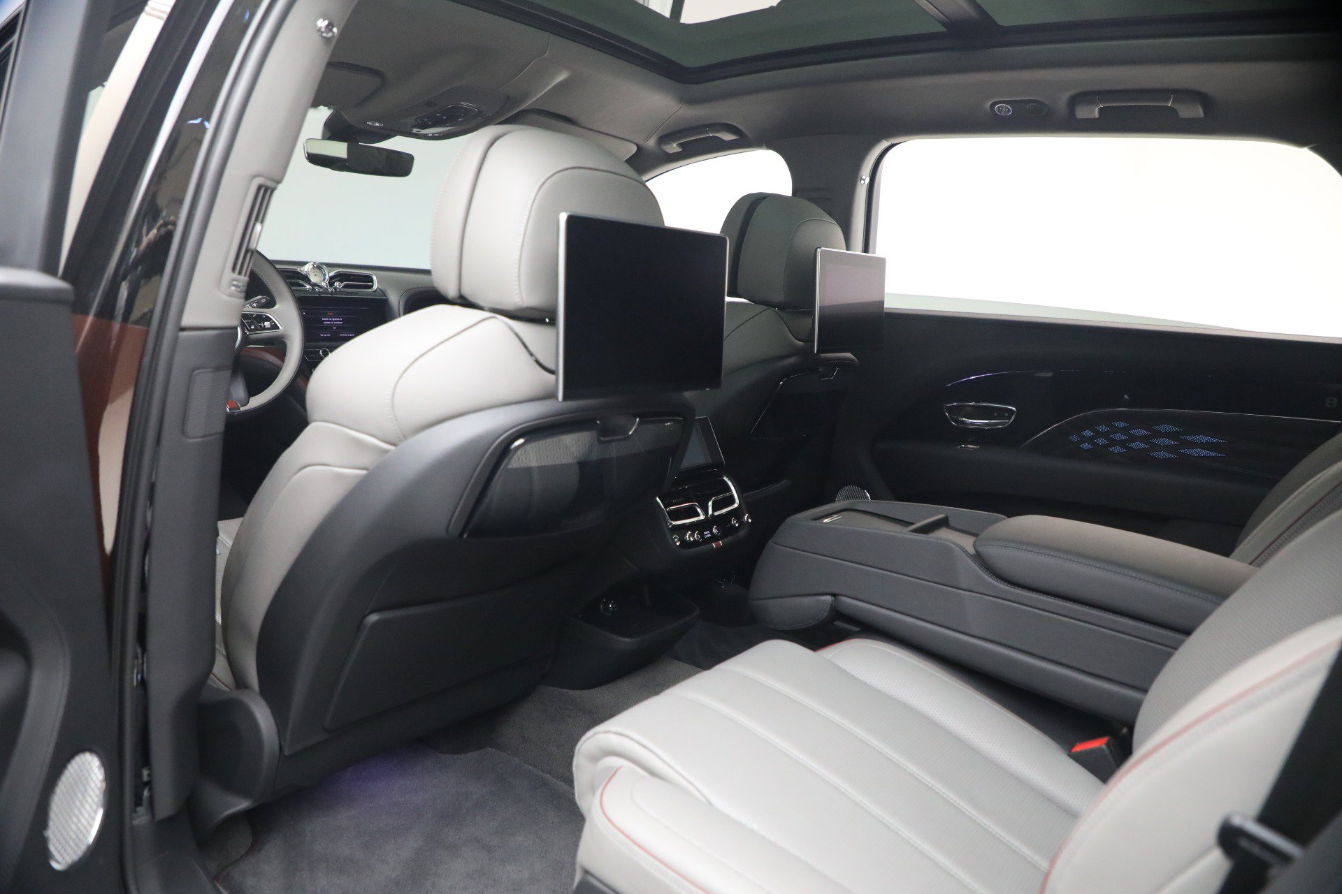 Certified 2024 Bentley Bentayga Extended Wheelbase AWD/4WD image 22