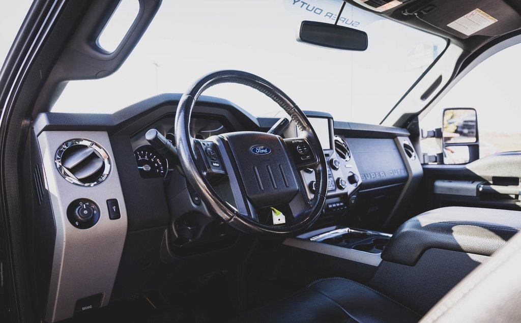 Used 2016 Ford F350 Lariat image 2